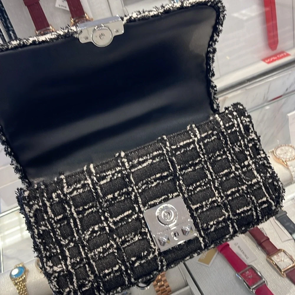 MICHAEL KORS
Tribeca Large Frayed Denim Shoulder Crossbody Bag
NWT - Picture 11 of 16